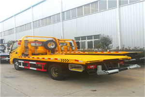 赤壁附近拖车救援搭电