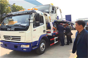 赤壁汽车道路救援拖车价格